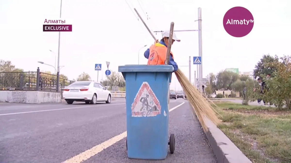 Алматыда көше сыпырушылардың көлік астына түсуі көбейіп кетті