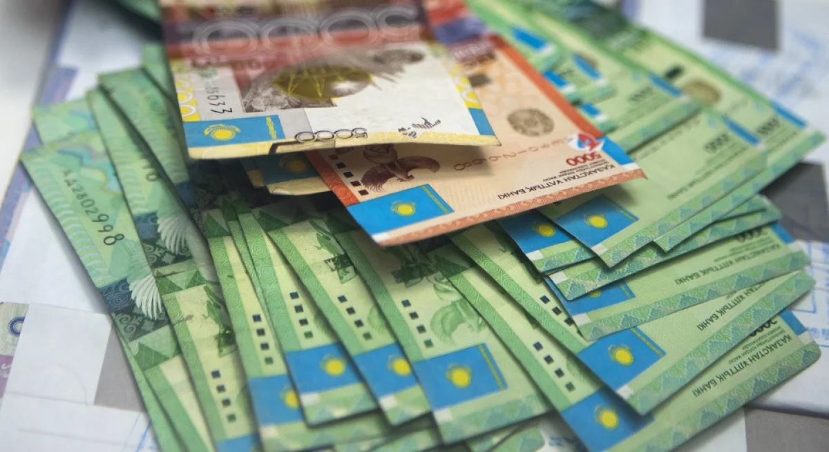 Сегодня курс валют по данным Нацбанка РК составил: