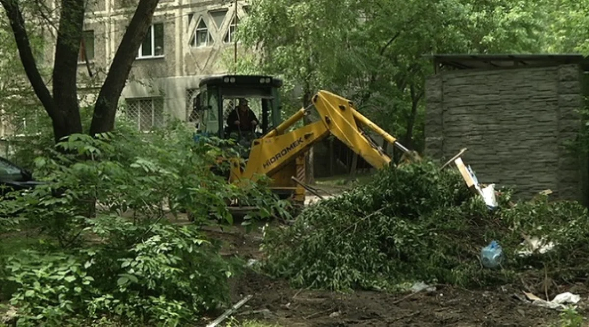 В Алматы на месте  газовых хранилищ высаживают цветы