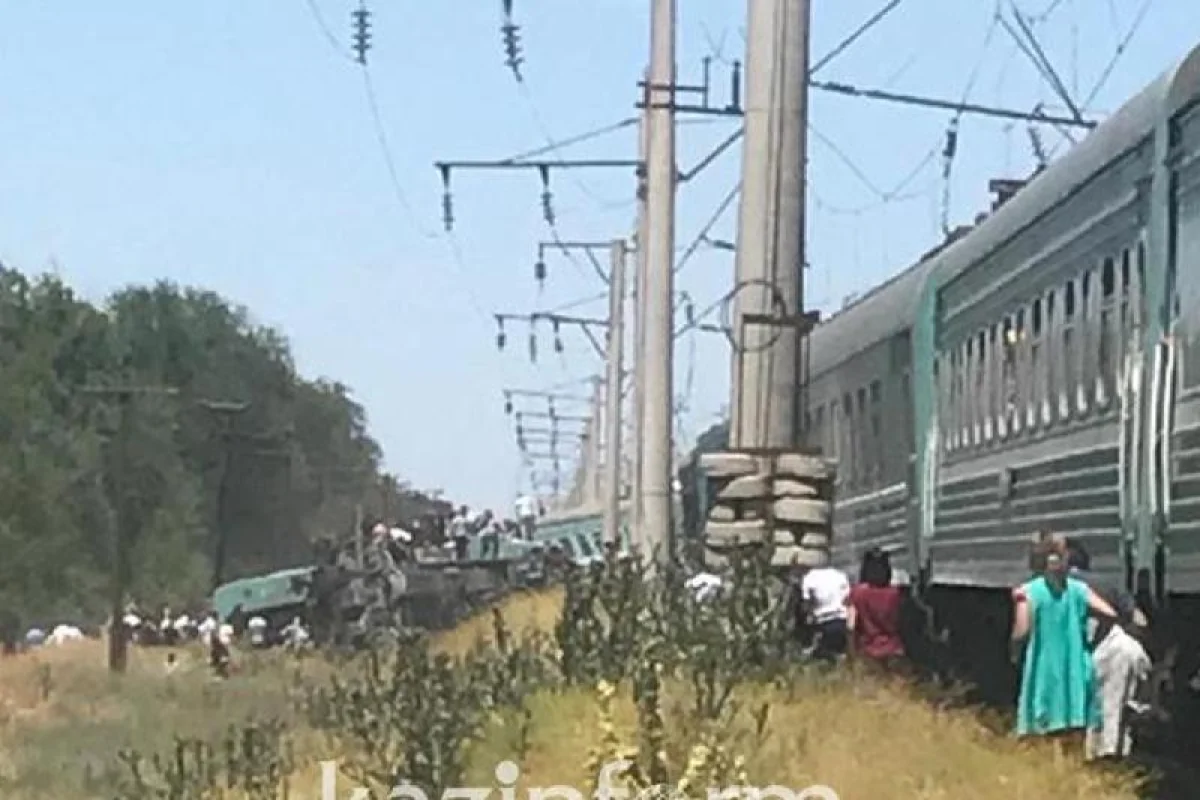 Все пассажиры сошедшего с рельсов поезда доставлены в пункты назначения 