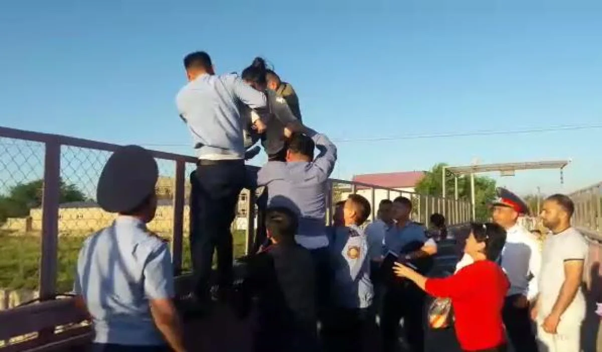 Женщина хотела покончить с собой в Туркестанской области – полицейские спасли