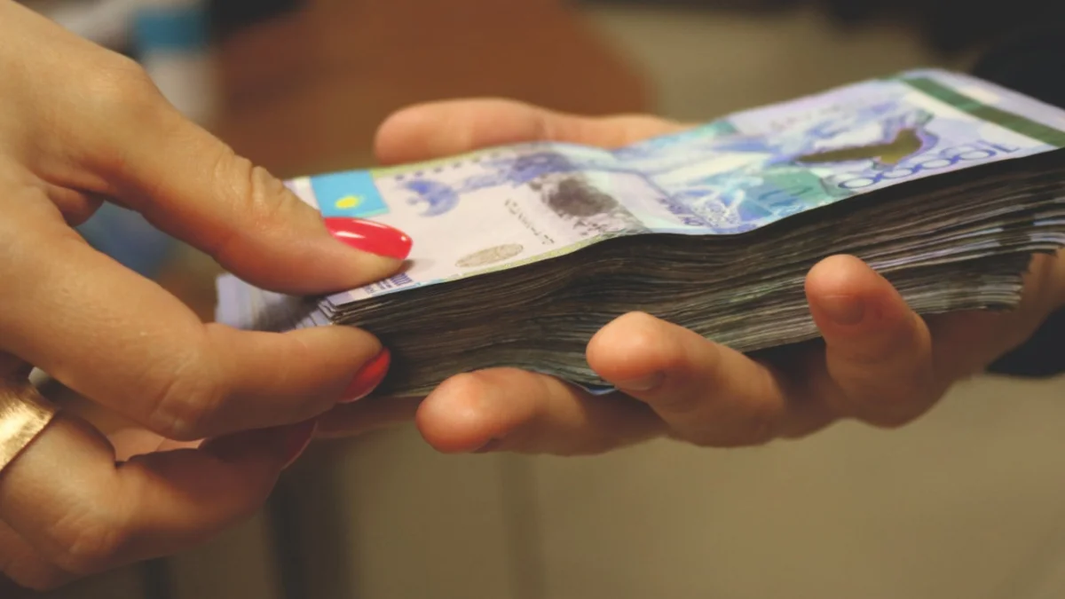 Нұр-Сұлтанда әуежайдың бас есепшісі 1,3 млрд теңге жымқырды деп айыпталуда