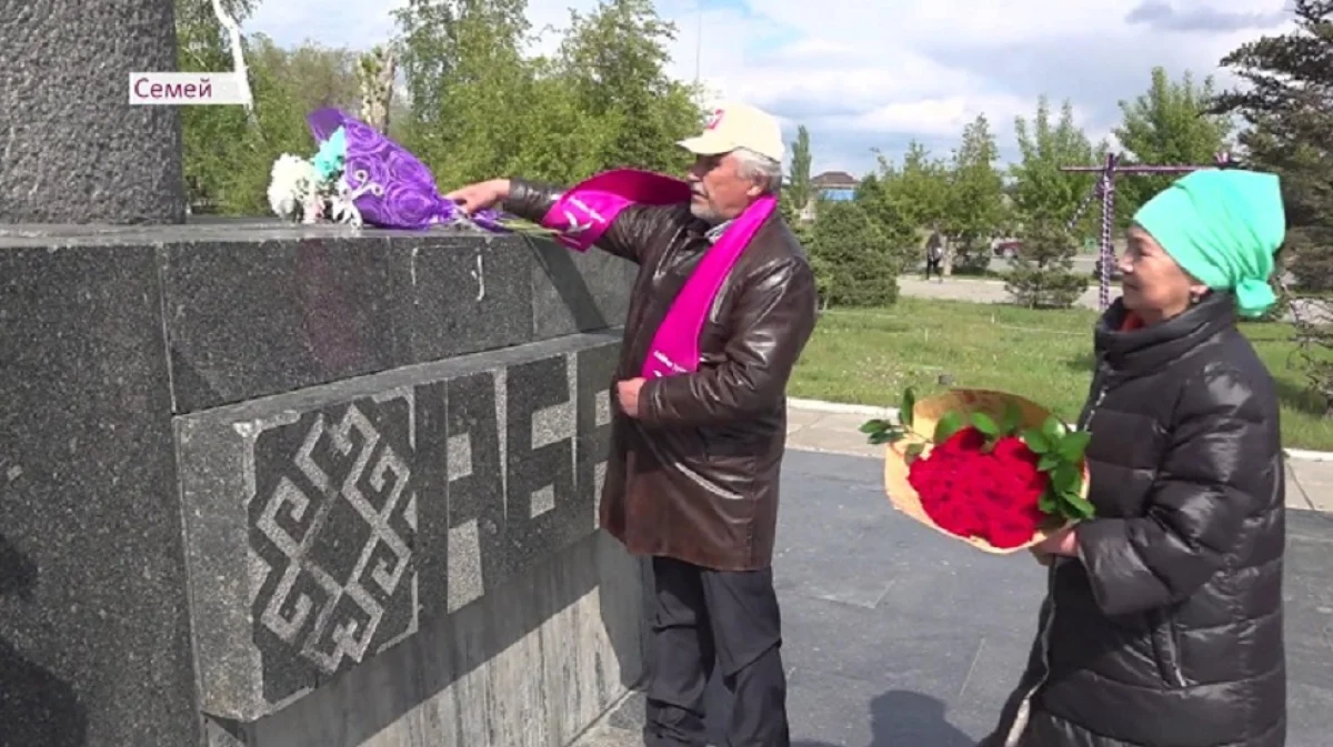 «Ұлы дала қырандары» ұлы Абай ескерткішіне тағзым етті