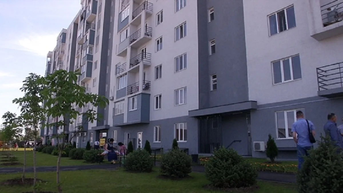 "Бақытты отбасы": более 50 многодетных семей получили квартиры в Алматы