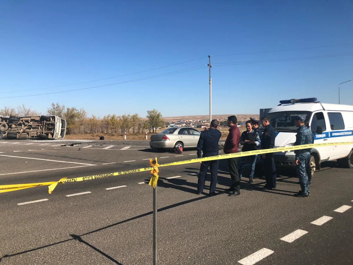 Автобус с 18 школьниками в салоне перевернулся в Актюбинской области 