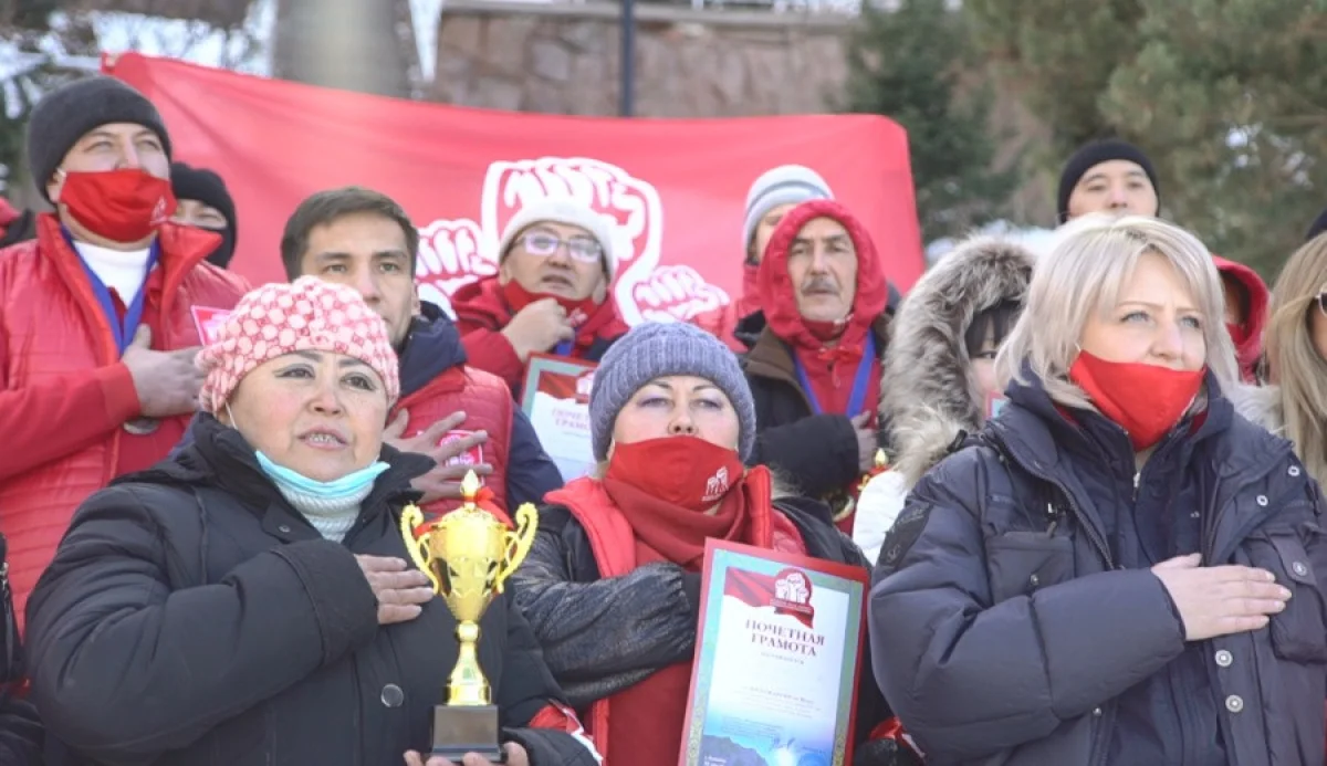 Народная партия Казахстана организовала забег по "Лестнице Здоровья" на Медеу 