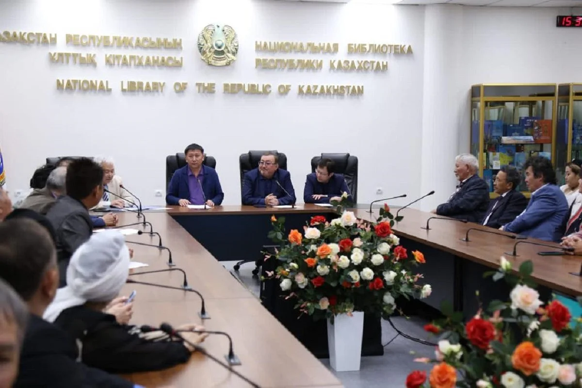 Союз писателей Казахстана поддерживает инициативу проведения референдума