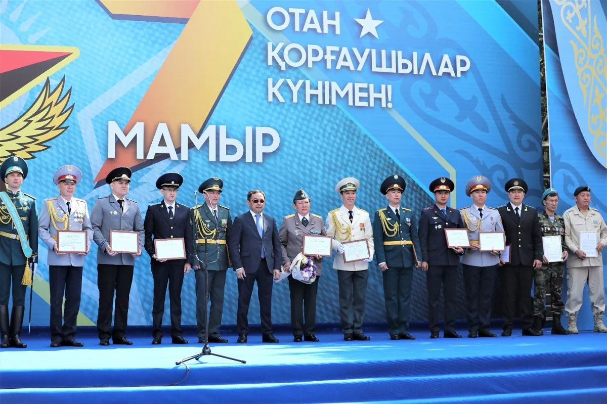 Алматыда Отан қорғаушылар күніне арналған мерекелік концерт өтті