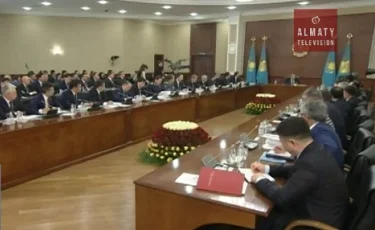 Нурсултан Назарбаев поручил экономно расходовать государственные деньги