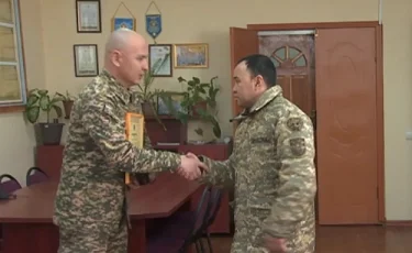 В Алматы военнослужащий спас утопающих детей