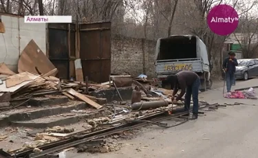 В Алматы демонтируют незаконные киоски