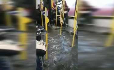 Почему отстранили от работы водителя «затопленного» автобуса в Астане 