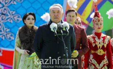 Казахстанцев с Днем единства поздравил Нурсултан Назарбаев