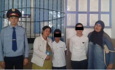 Полицейские Туркестанской области нашли и вернули родителям двух пропавших подростков