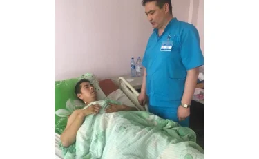 В Шымкенте водитель оказался под колесами собственного автобуса и чудом выжил