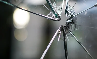 Автобус с рабочими врезался в трактор в Костанайской области: есть жертвы  