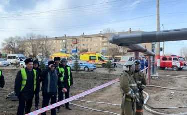 Вооружен гранатой и ножом: муж удерживает жену в нотариусе Уральска