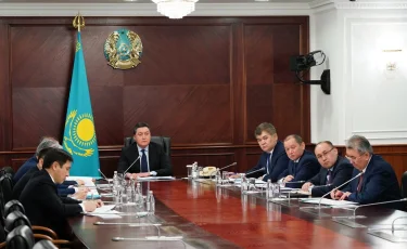 Президент Казахстана поручил выплатить семьям погибших в авиакатастрофе по 4 миллиона тенге