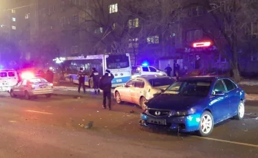 Водитель троллейбуса потерял сознание и сбил насмерть пешехода в Алматы