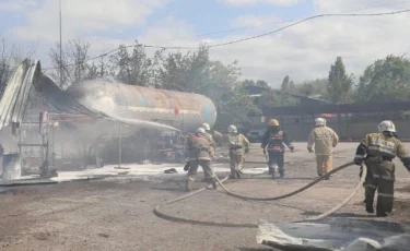 Пожар и взрывы произошли в Алматы 