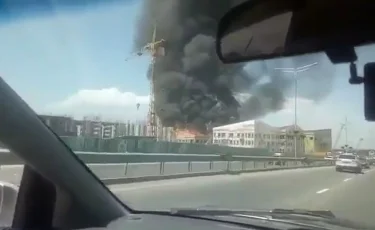 Строящаяся школа горела в Алматы возле ВОАД