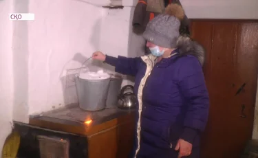 Сельчанам приходится топить снег, чтобы приготовить еду в СКО