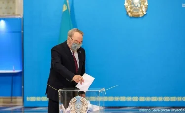 Нурсултан Назарбаев проголосовал на парламентских выборах