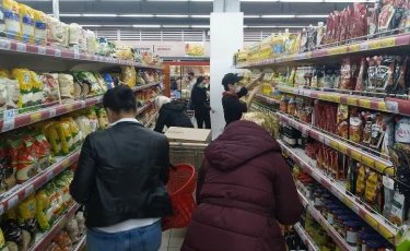 Почти половина инфицированных ковидом алматинцев подхватила вирус в общественных местах