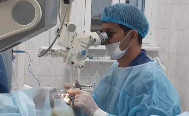 Алматинские врачи спасли зрение пациентке