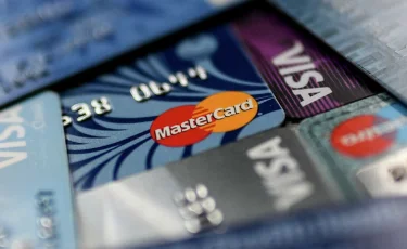 Visa и Mastercard прекращают работу в России