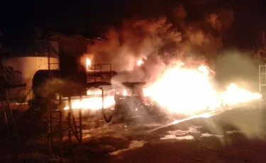 Мощный пожар в Алматы: силы ДЧС предотвратили взрыв 