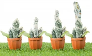За сколько продают доллары в обменниках Алматы 8 мая