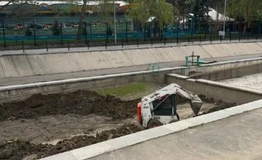 В Алматы началась очистка русла реки Есентай