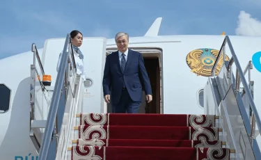 Касым-Жомарт Токаев прибыл с рабочим визитом в Чолпон-Ату