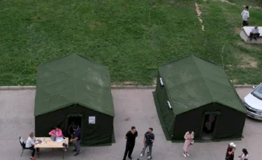 Оперативный штаб оказывает помощь пострадавшим при пожаре в микрорайоне Аккент