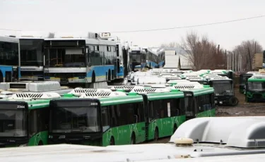 В акимате Алматы прокомментировали ситуацию с нерабочими автобусами, находящимися на стоянке 