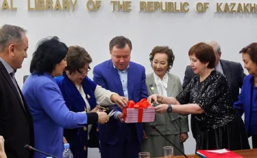 Сахара сандуғашы: Сауық Жақанованың өмір жолына арналған кітап жарық көрді