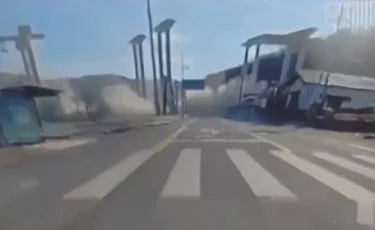 В Южной Корее обрушился строящийся мост: есть жертвы (видео)