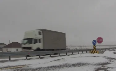 Қолайсыз ауа райы: елімізде 3 өңірде көлік қозғалыс шектелді