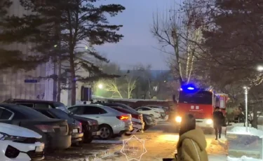 Астанада екі қабатты ғимаратта өрт шығып, 3 адам уланып қалды