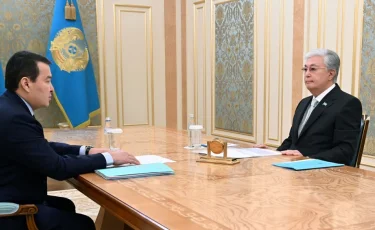 Глава государства встретился с председателем Высшей аудиторской палаты Алиханом Смаиловым