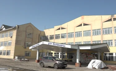 Трещит по швам: в Алматинской области родители возмущены качеством ремонта школы