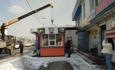 Алматының Наурызбай ауданында 16 заңсыз дүңгіршек пен 22 күш өлшеуіш сүрілді