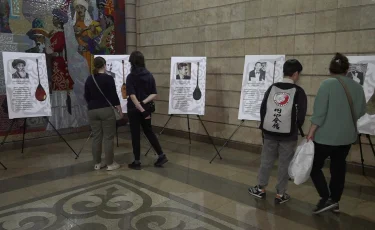 Алматы метросында тұлғаларды дәріптейтін ерекше фотокөрме ұйымдастырылды