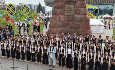 Память о великих: 7000 алматинцев исполнили песни Абая Кунанбаева