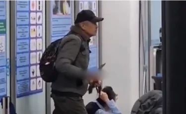 Угрожал ножом: в аэропорту Алматы мужчина взял в заложники сотрудницу воздушной гавани