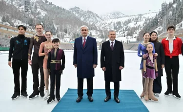 Қазақстан мен Өзбекстан президенттері "Медеу" спорт кешеніне барды