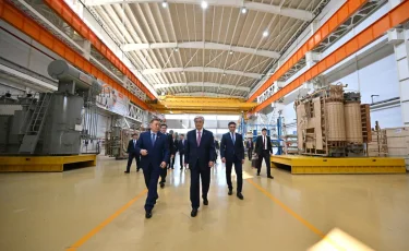 Президент Шымкенттегі бірқатар өндіріс орнымен танысты