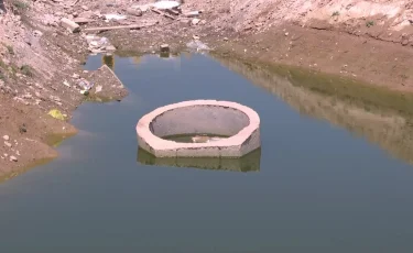 Алты жасар бала нәжіс толы құдыққа құлап, көз жұмды