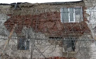 Аварийное состояние: в Актобе старое здание СИЗО представляет угрозу для людей
